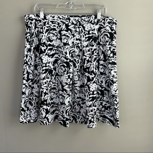 Adrienne Vittadini Black/White Floral Skirt XL
